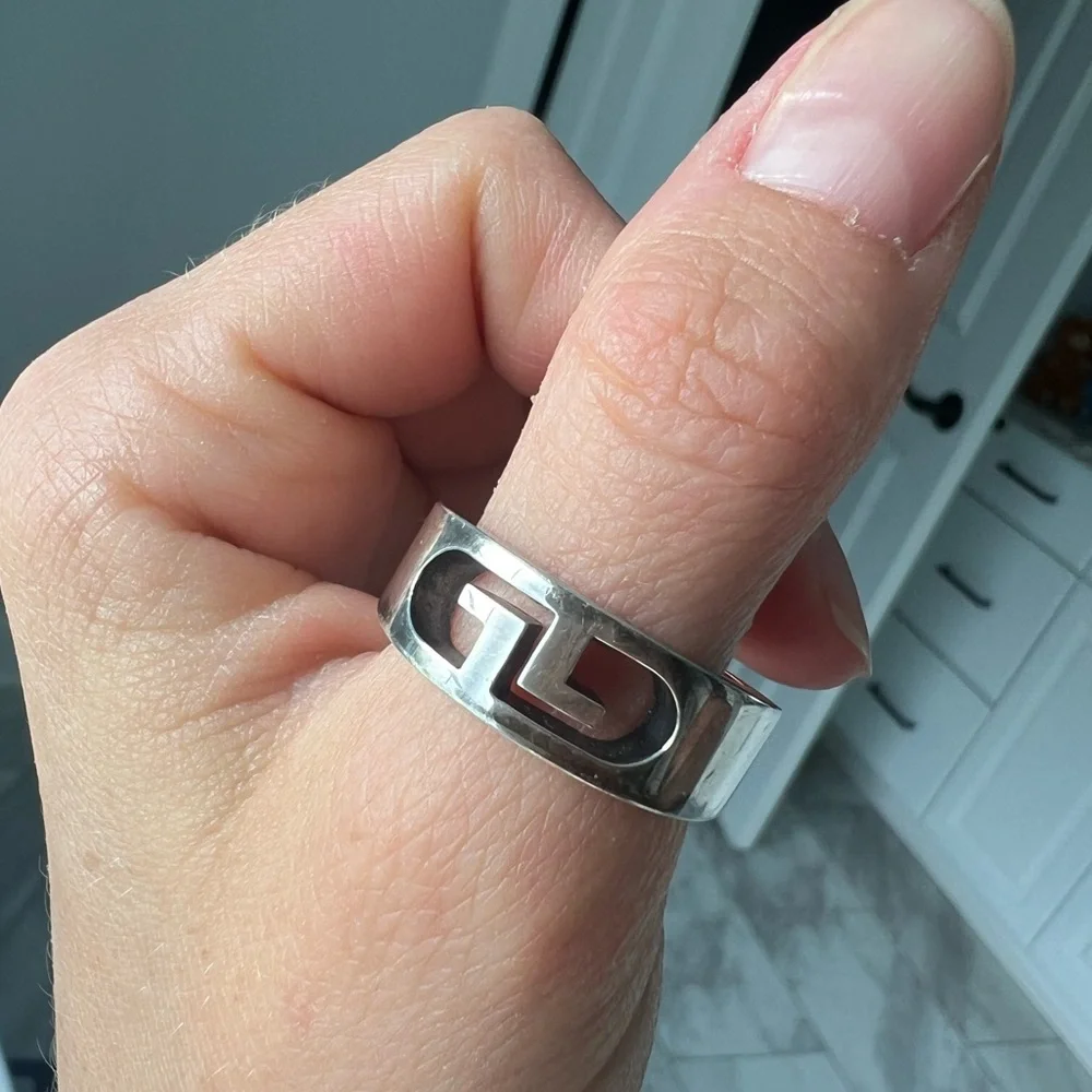 Gucci Silver Interlocking G Cutout Band Ring